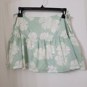 American Eagle Size 4 Pistachio / Mint Green with Ivory Flowers Micro Mini Skirt